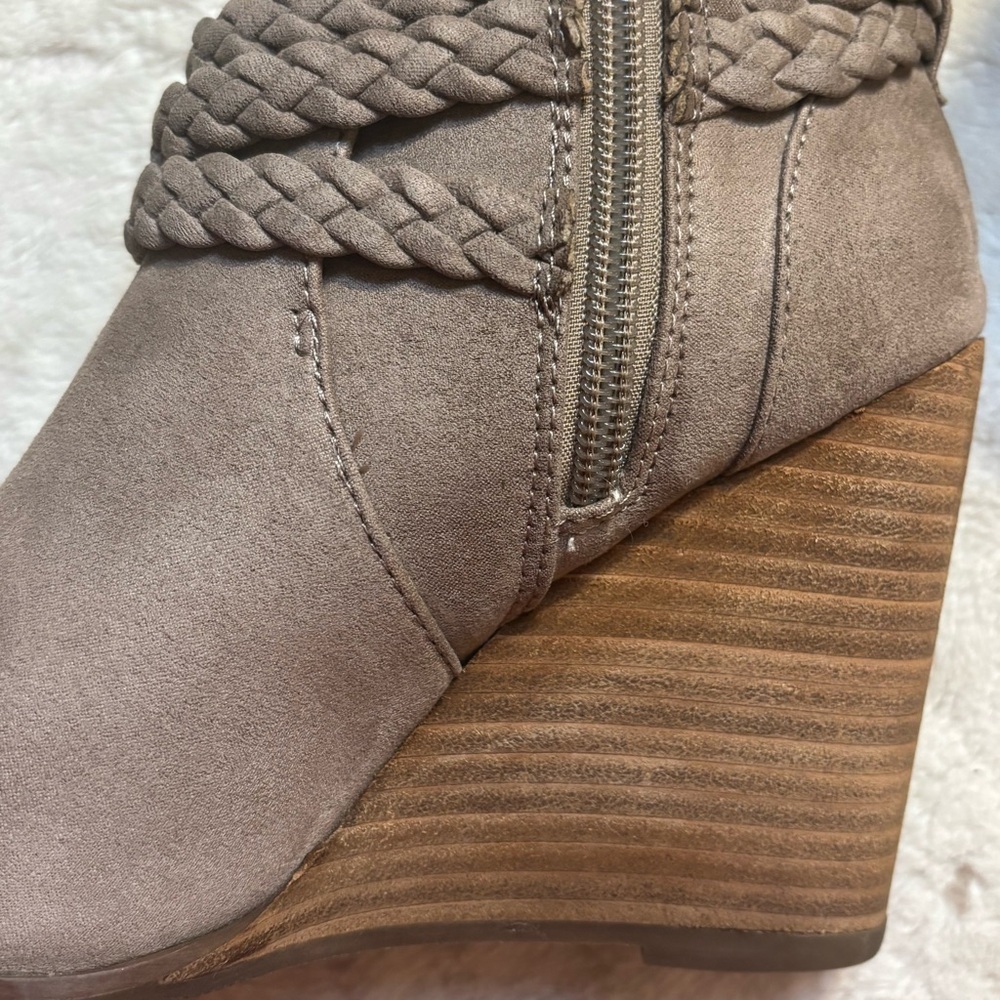 Madden Girl Booties Size 7M Taupe Wedge Open-Toe Braided Ankle Strap Buckles - Picture 9 of 13